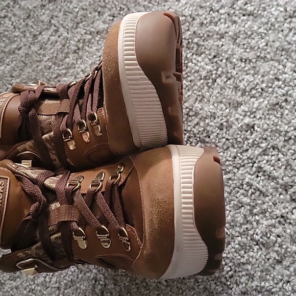 MICHAEL MICHAEL KORS Brooke Leather and Logo Boot - Picture 12 of 13